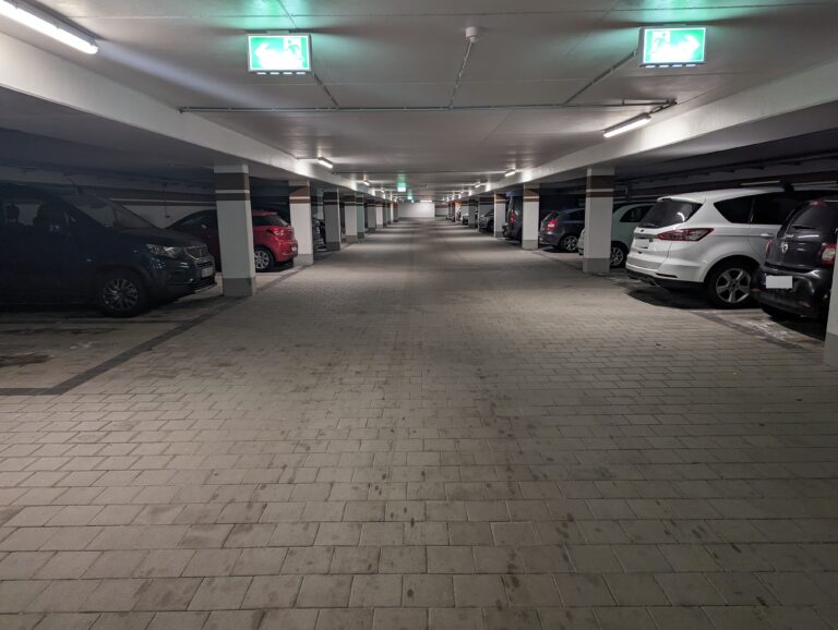 Tiefgarage mit 443 Stellplätzen